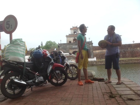 “Bây giờ làm sao” tiếp tục “quậy-quái-hài” - 1 “Bây giờ làm sao” tiếp tục “quậy-quái-hài”