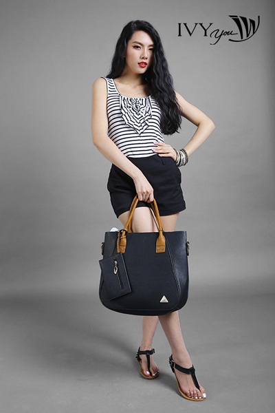 IVY You năng động đón hè - 3 Họa tiết kẻ sọc rất dễ kết hợp với các trang phục màu sắc, giúp bạn gái trở nên nổi bật.