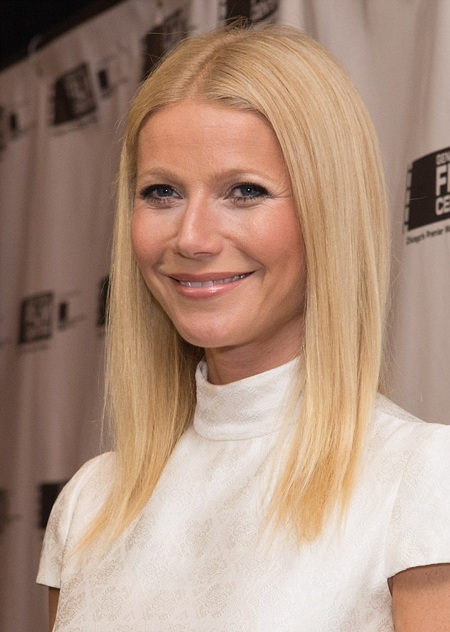 Gwyneth Paltrow không mặc áo lót đi nhận giải thưởng - 4 VN