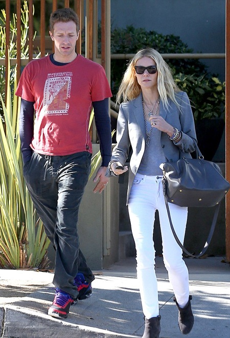 Gwyneth Paltrow không mặc áo lót đi nhận giải thưởng - 8 VN