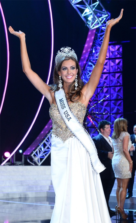 Erin Brady trong phần trình diễn áo tắm