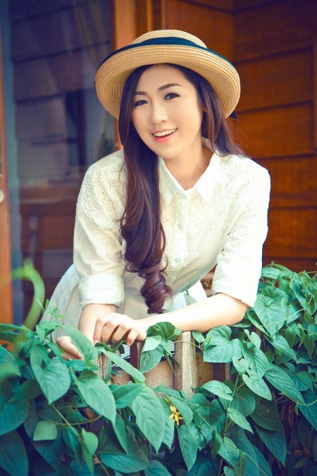 Những “sao” Việt học ngành báo chí - 5 Ngay sau khi trở thành Á hậu, Tú Anh cũng chia sẻ với mọi người rằng cô sẽ không tha