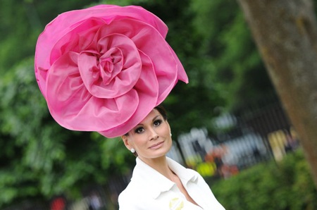 Những "siêu phẩm" mũ tại lễ hội đua ngựa Royal Ascot - 1 VN