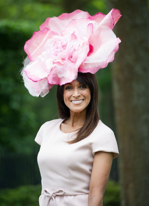 Những "siêu phẩm" mũ tại lễ hội đua ngựa Royal Ascot - 4 VN