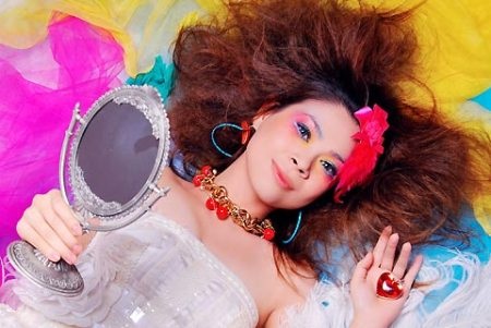 Là cô em út trong bộ tứ diva của làng nhạc