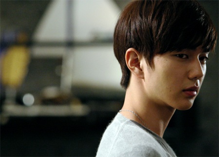 Yoon Eun Hye rơi nước mắt trong “Nhớ em”