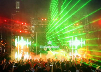 Mùa hè Hà Nội bùng cháy cùng Heineken Live Access 2013 - 5 Khán giả vỡ òa trong trải nghiệm âm nhạc độc đáo mở màn Heineken Live Access 2013 tại Hà Nội.
