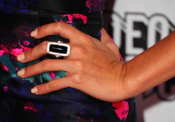 Quyến rũ sơn móng màu nhạt - 9 VN