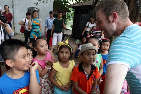 Kyo York đưa các bé Đồ Rê Mí khám phá Hà Nội