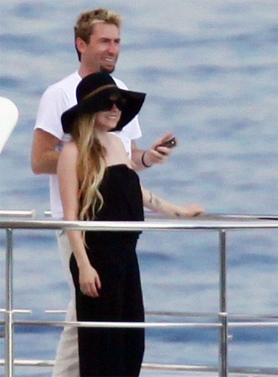 Avril Lavigne hạnh phúc trong tuần trăng mật - 11 VN