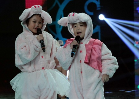 Cậu bé 6 tuổi mở màn ngoạn mục trong Đồ Rê Mí Đôi - 3 Quốc Thái - Hương Thảo