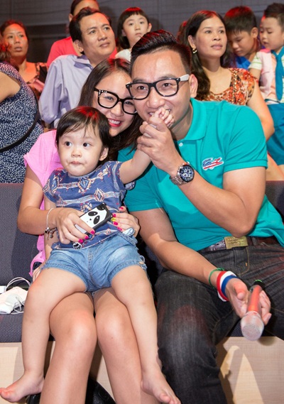 Con gái Thanh Lam cùng mẹ đi xem Đồ Rê Mí - 3 Con gái Thanh Lam cùng mẹ đi xem Đồ Rê Mí