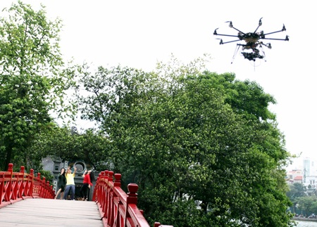 Đồ Rê Mí sử dụng máy quay hiện đại - 1 Giám khảo ĐRM và flying - cam