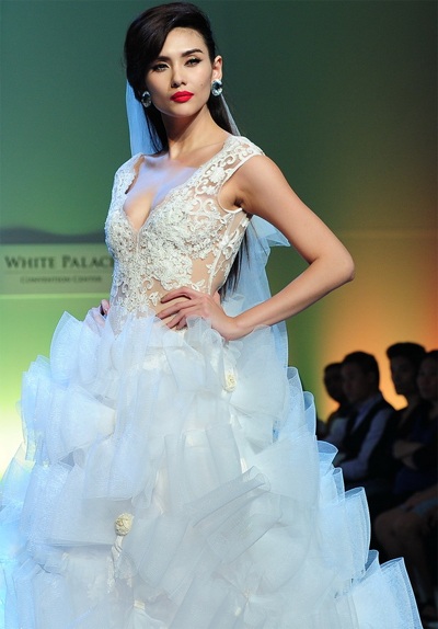 Chân dài Việt đọ sắc trên sàn catwalk - 2 Tin: