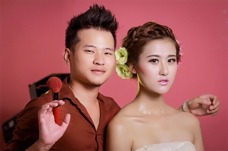 Nữ tính với gam hồng nhạt: Lông mày ngang đang được các bạn trẻ rất yêu thích.