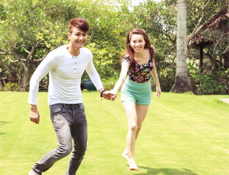 Hồ Ngọc Hà lãng mạn bên Vĩnh Thụy trong MV mới