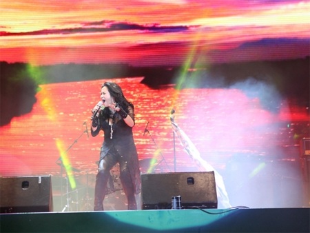 Thanh Lam “quậy” tưng bừng trên sân khấu “Tôi yêu Hà Nội”