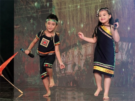 Khánh Nhi - Cô bé “răng sún” nhiều màu sắc - 1 Khánh Nhi - Cô bé “răng sún” nhiều màu sắc