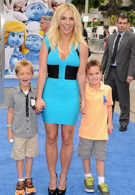 Britney Spears đưa hai con dự công chiếu phim - 4 VN
