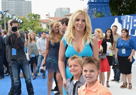 Britney Spears đưa hai con dự công chiếu phim - 9 VN