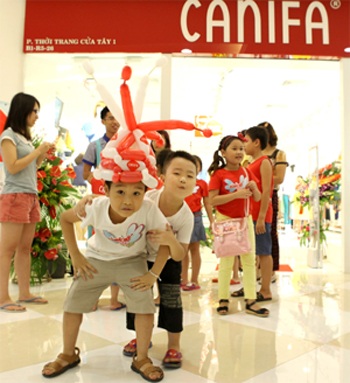 Thí sinh Đồ Rê Mí tự chọn trang phục biểu diễn tại Canifa