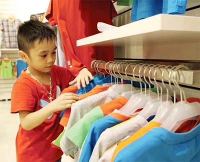 Khánh Ngọc chọn cho mình một chiếc váy màu hồng ngọt ngào và nữ tính đúng như tính cách của em