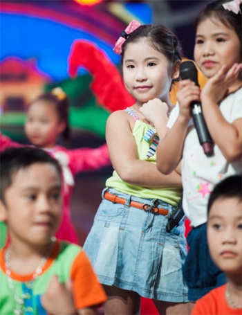 Quốc Thái: “Quỳnh Giao thấy mình mặc quần màu này có đẹp không?”