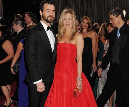 Jennifer Aniston: “Tôi chưa định ngày cưới” - 1 Jennifer Aniston và bạn trai Justin Theroux
