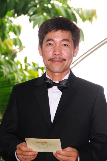Hoa Khôi thể thao Trần Thị Quỳnh làm đại sứ chương trình "Nhà sáng chế" - 4 Cô chọn mặc chiếc váy hoa giản dị và thanh lịch để đến gặp Nhà sáng chế