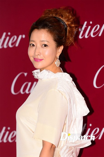 Kim Hee Sun bị chê vì mặc xấu - 3 Kim Hee Sun bị chê vì mặc xấu