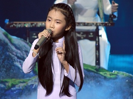 Ban tổ chức “Giọng hát Việt nhí” lên tiếng vụ clip Phương Mỹ Chi bị xóa - 1 Phương Mỹ Chi trình diễn ca khúc Lòng mẹ