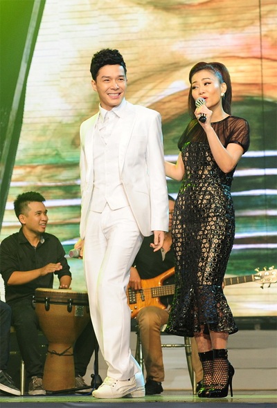 Thu Minh diện váy hàng hiệu trong liveshow Dấu Ấn - 10 Tin: