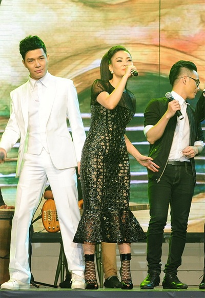 Thu Minh diện váy hàng hiệu trong liveshow Dấu Ấn - 13 Tin: