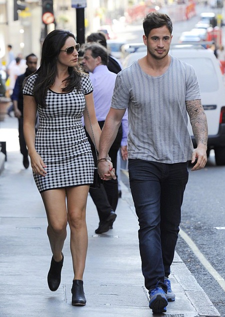 Người đẹp gợi cảm Kelly Brook có bồ mới? - 12 VN