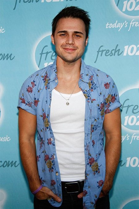 Quán quân American Idol khoe ảnh con trai mới sinh - 2 Kris Allen đang tận hưởng hạnh phúc làm bố