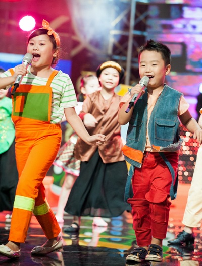 Khép lại show Vũ Đạo đầy sắc màu là bài hát “Mùa hạ và những chum hoa nắng”