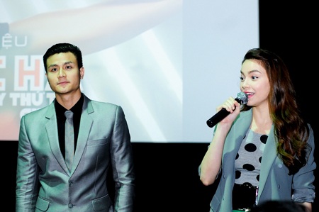 Thí sinh The Voice tới chúc mừng Hà Hồ - 2 Hà Hồ và Vĩnh Thụy