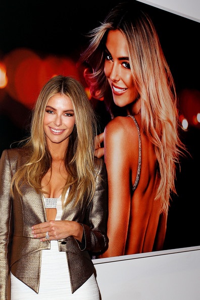 Cựu Hoa hậu Hoàn vũ trẻ trung ở tuổi 30 - 8 VN