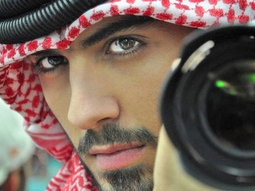 Anh chàng “bị trục xuất vì đẹp trai” đến Việt Nam - 1 Anh chàng “bị trục xuất vì đẹp trai” đến Việt Nam