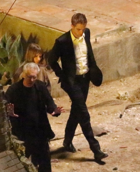 Tài tử “Chạng vạng” tình tứ hôn “gái lạ” - 10 VN