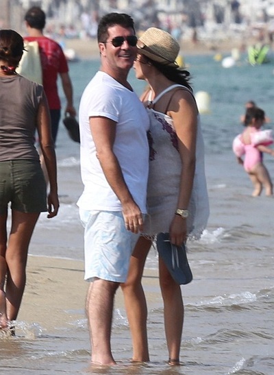 Simon Cowell công khai nắm tay bạn gái có bầu - 4 Simon Cowell công khai nắm tay bạn gái có bầu