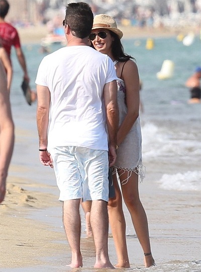 Simon Cowell công khai nắm tay bạn gái có bầu - 5 Simon Cowell công khai nắm tay bạn gái có bầu