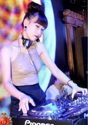 Deezay Trang Kool: Xinh đẹp và cá tính