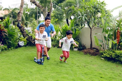 Tổ ấm hạnh phúc của vợ chồng Á hậu Thu Hương - 2 Anh