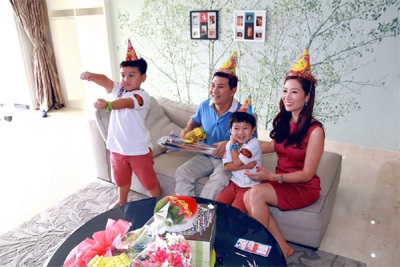 Tổ ấm hạnh phúc của vợ chồng Á hậu Thu Hương - 3 Anh