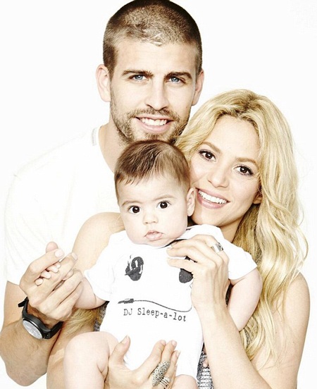 Shakira đưa con đi xem bạn trai đá bóng - 8 VN