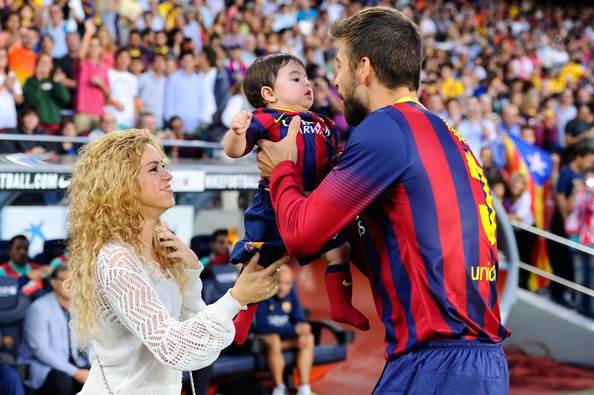 Shakira đưa con đi xem bạn trai đá bóng - 7 VN