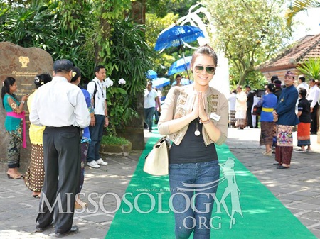 Clip người đẹp đi thăm bảo tàng: