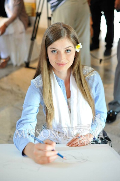 Clip người đẹp đi thăm bảo tàng: