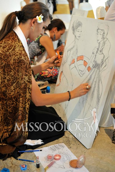 Clip người đẹp đi thăm bảo tàng: